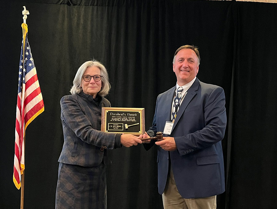 Dr. Alice Johnson receives Past President's Award